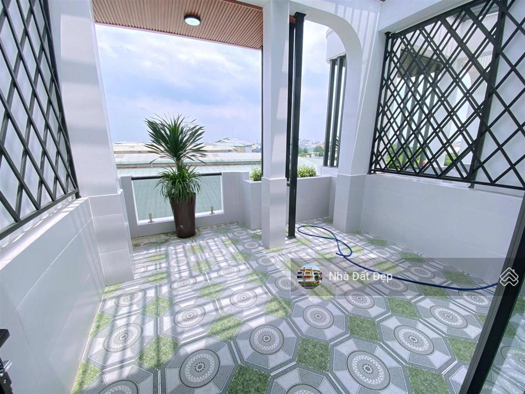 Nhà mới khu đồng bộ cao cấp 5 tấm đường nhựa đẹp 20m có vỉa hè full nội thất 4x15m, đường tây lân