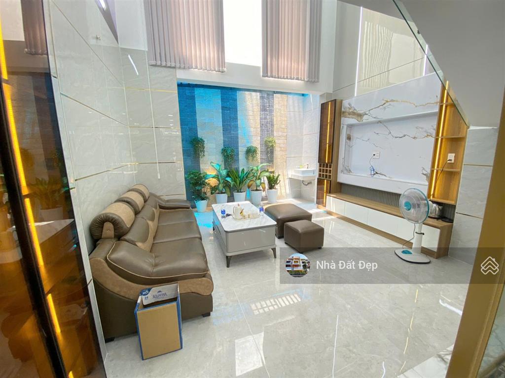 Nhà mới có thang máy full nội thất 4,5x14m, đúc 5 tấm hẻm 8m đường hương lộ 2 thông qua lê văn quới