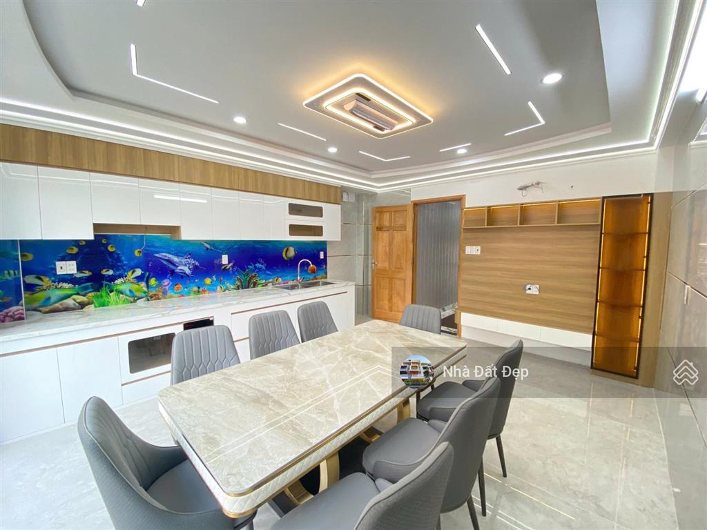 Nhà mới có thang máy full nội thất 4,5x14m, đúc 5 tấm hẻm 8m đường hương lộ 2 thông qua lê văn quới