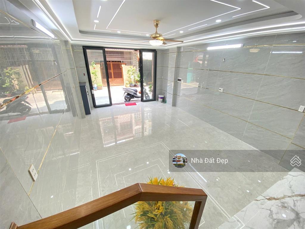 Nhà mới có thang máy full nội thất 4,5x14m, đúc 5 tấm hẻm 8m đường hương lộ 2 thông qua lê văn quới