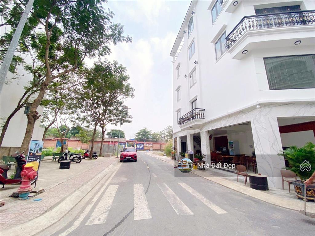 Nhà mới có thang máy khu đồng bộ 5 tấm đường nhựa đẹp 8m, full nội thất 4x15m đường hương lộ 2
