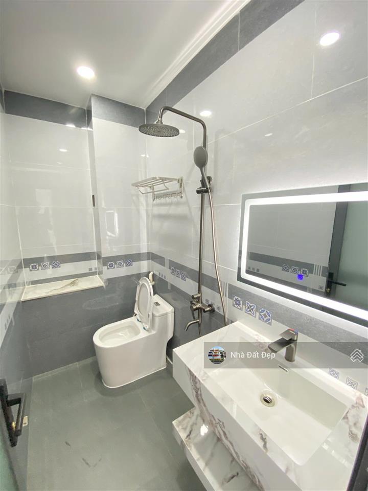 Nhà mới có thang máy khu đồng bộ 5 tấm đường nhựa đẹp 8m, full nội thất 4x15m đường hương lộ 2