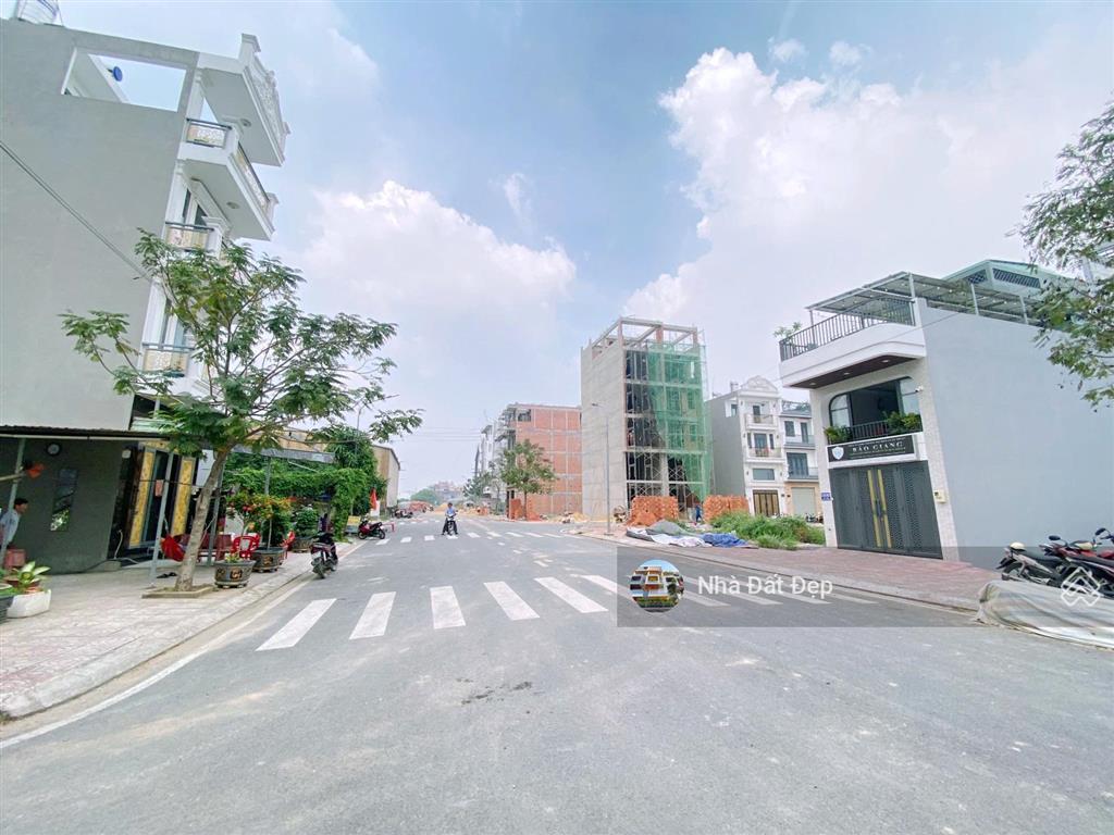 Nhà mới có thang máy 5 tấm đường nhựa đẹp 8m có vỉa hè full nội thất 4x18m đường tây lân