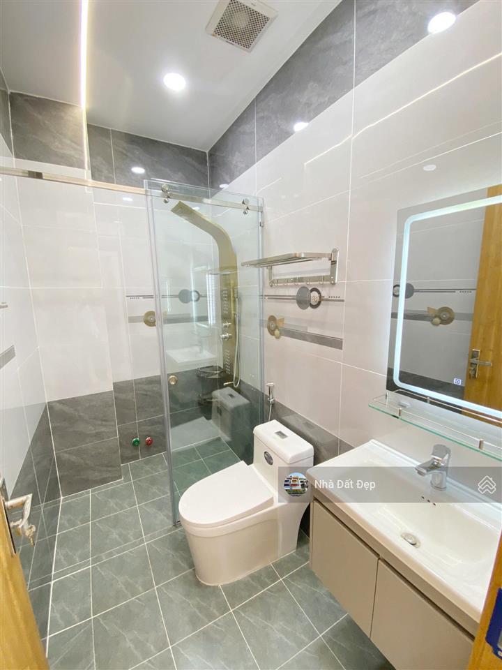 Nhà mới có thang máy 5 tấm đường nhựa đẹp 8m có vỉa hè full nội thất 4x15m đường hương lộ 2