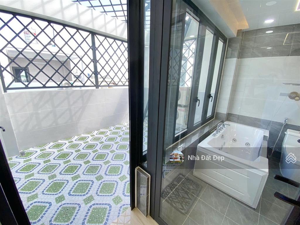 Nhà mới có thang máy 5 tấm đường nhựa đẹp 8m có vỉa hè full nội thất 4x15m đường hương lộ 2
