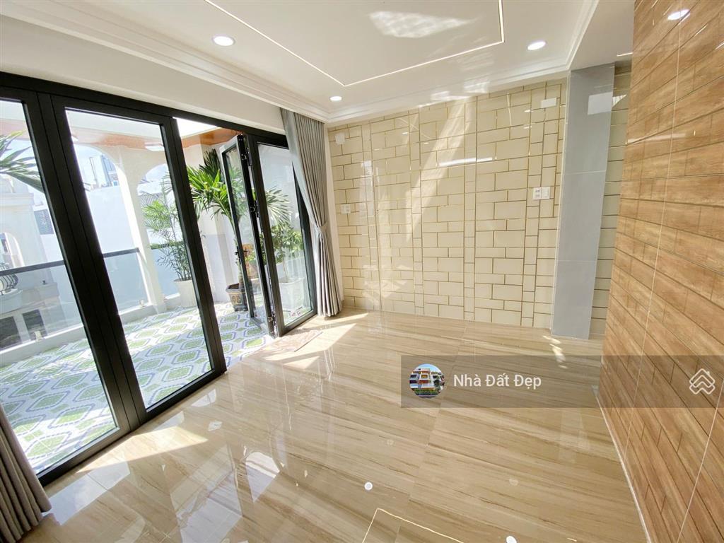 Nhà mới có thang máy 5 tấm đường nhựa đẹp 8m có vỉa hè full nội thất 4x15m đường hương lộ 2