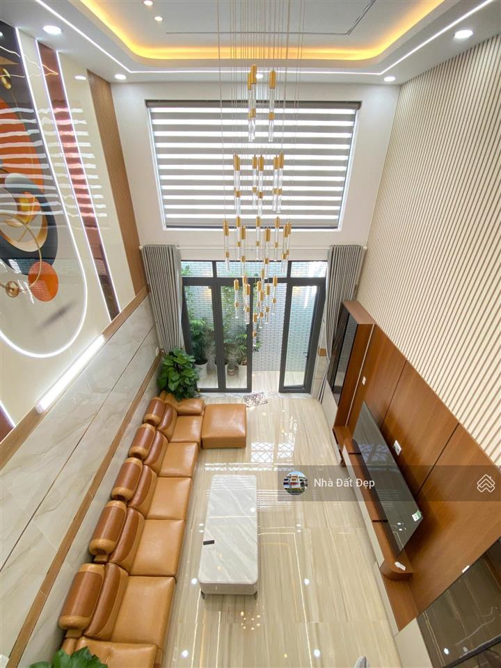 Nhà mới có thang máy 5 tấm đường nhựa đẹp 8m có vỉa hè full nội thất 4x15m đường hương lộ 2