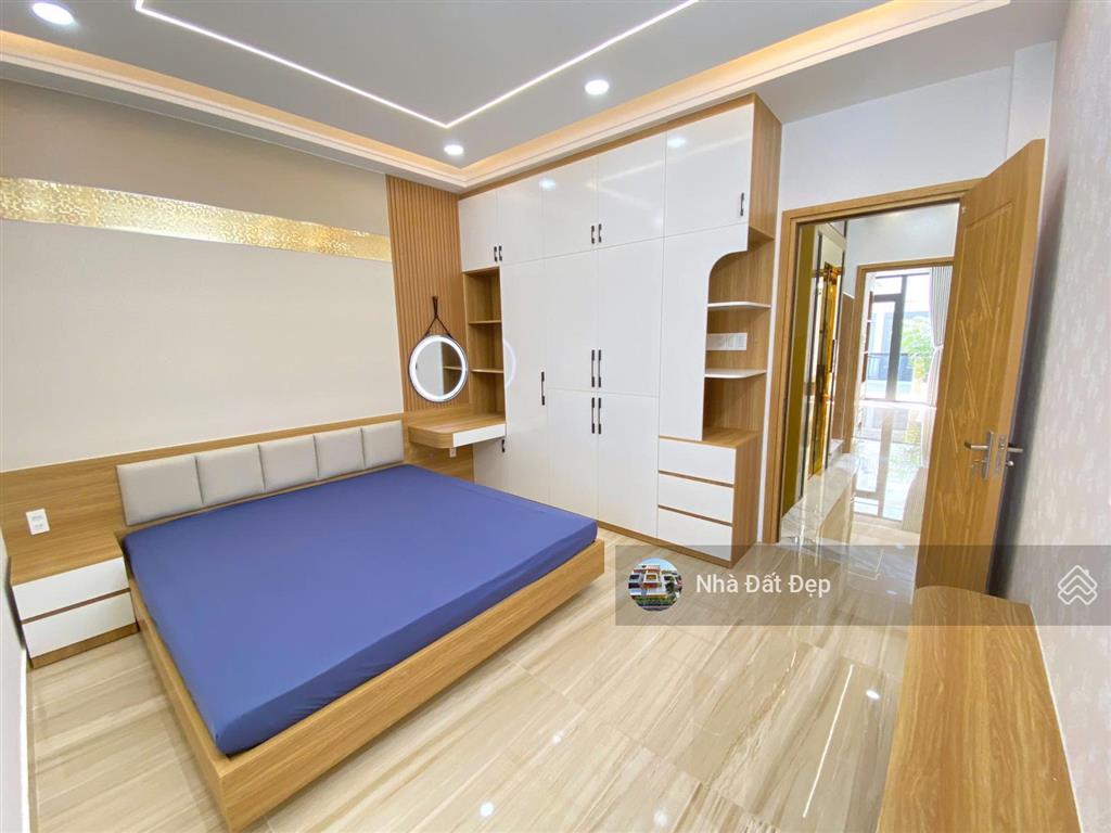 Nhà mới có thang máy 5 tấm đường nhựa đẹp 8m có vỉa hè full nội thất 4x15m đường hương lộ 2