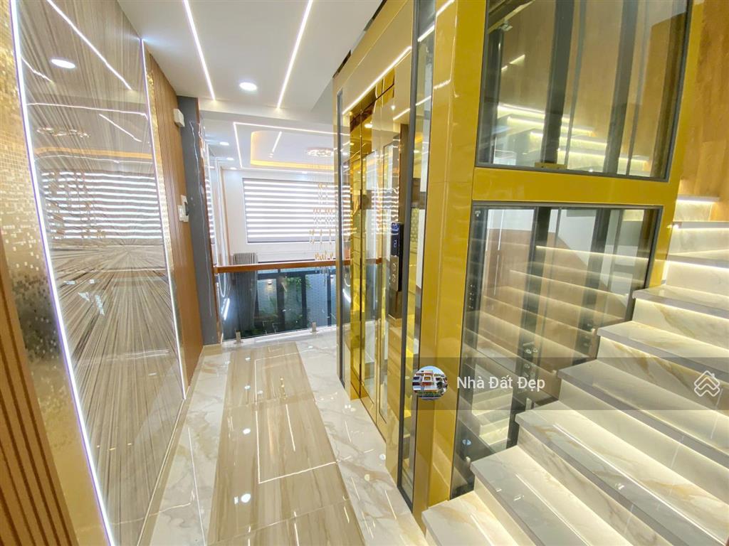 Nhà mới có thang máy 5 tấm đường nhựa đẹp 8m có vỉa hè full nội thất 4x15m đường hương lộ 2