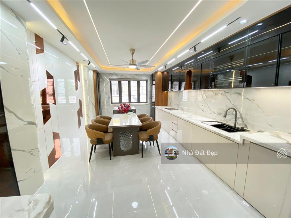 Nhà mới có thang máy 6 lầu full nội thất 4x20m mặt tiền đường nhựa 12m lê văn quới giáp q. tân phú