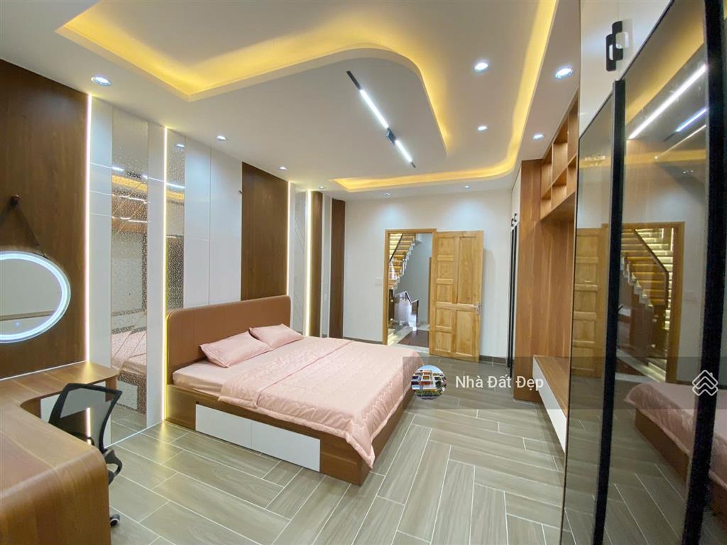 Nhà mới có thang máy 6 lầu full nội thất 4x20m mặt tiền đường nhựa 12m lê văn quới giáp q. tân phú