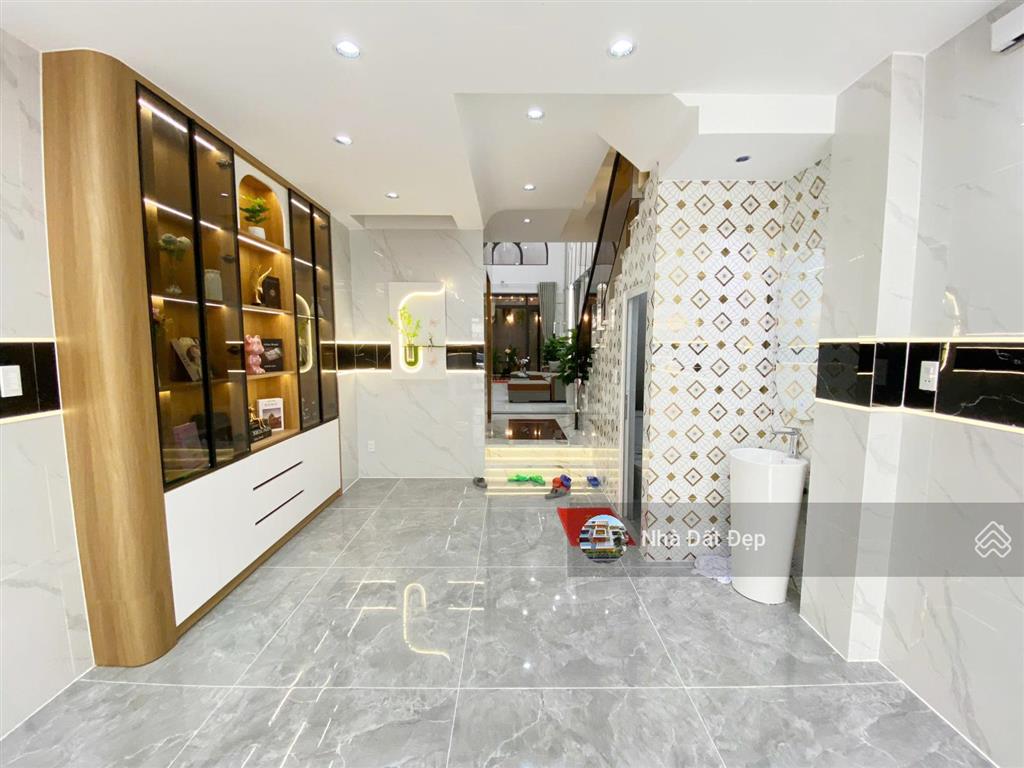 Nhà mới có thang máy 6 lầu full nội thất 4x20m mặt tiền đường nhựa 12m lê văn quới giáp q. tân phú