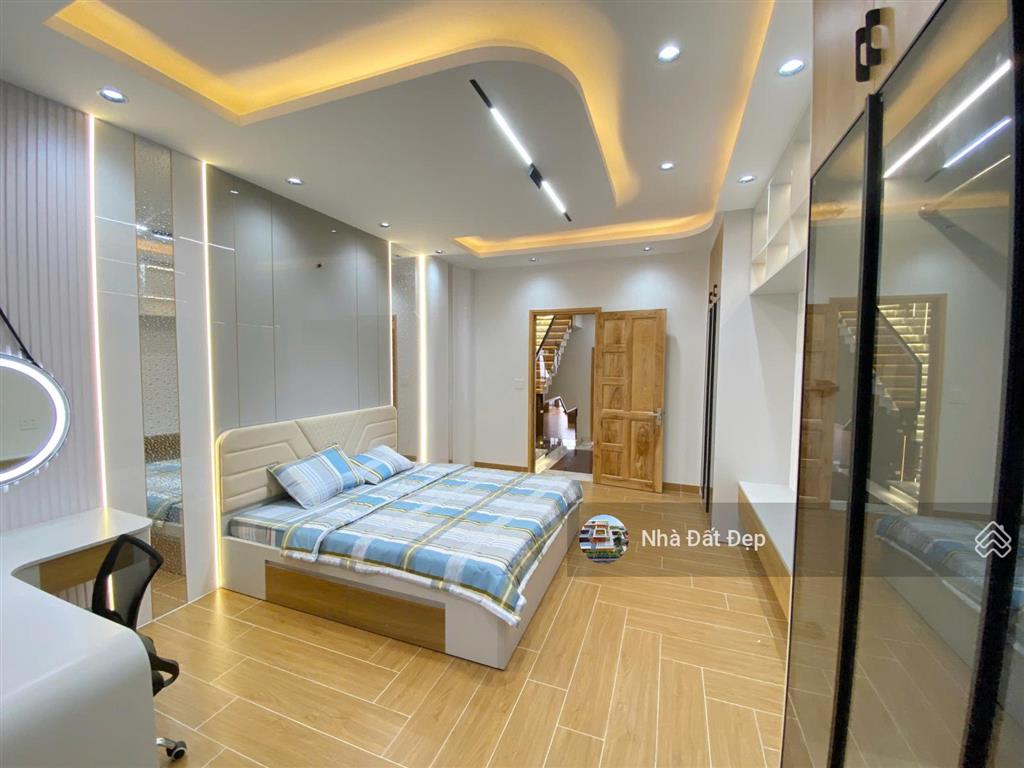 Nhà mới có thang máy 6 lầu full nội thất 4x20m mặt tiền đường nhựa 12m lê văn quới giáp q. tân phú