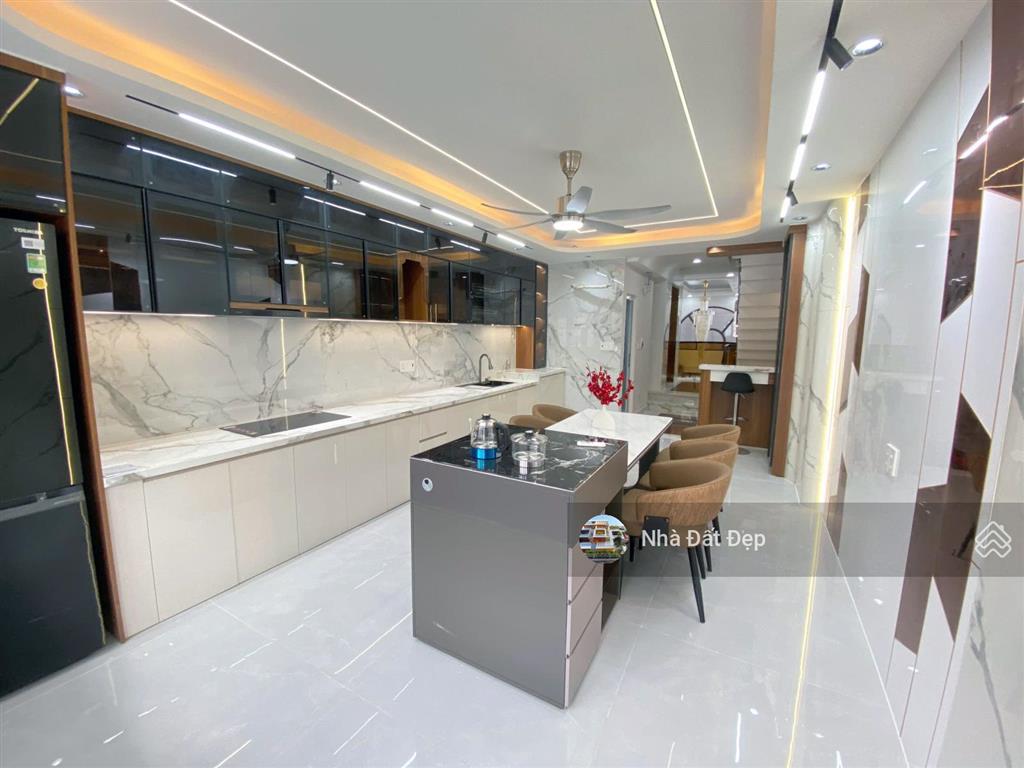 Nhà mới có thang máy 6 lầu full nội thất 4x20m mặt tiền đường nhựa 12m lê văn quới giáp q. tân phú