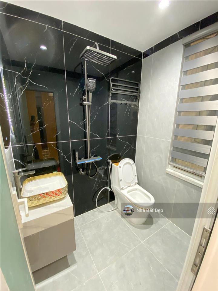 Nhà mới có thang máy 6 lầu full nội thất 4x20m mặt tiền đường nhựa 12m lê văn quới giáp q. tân phú
