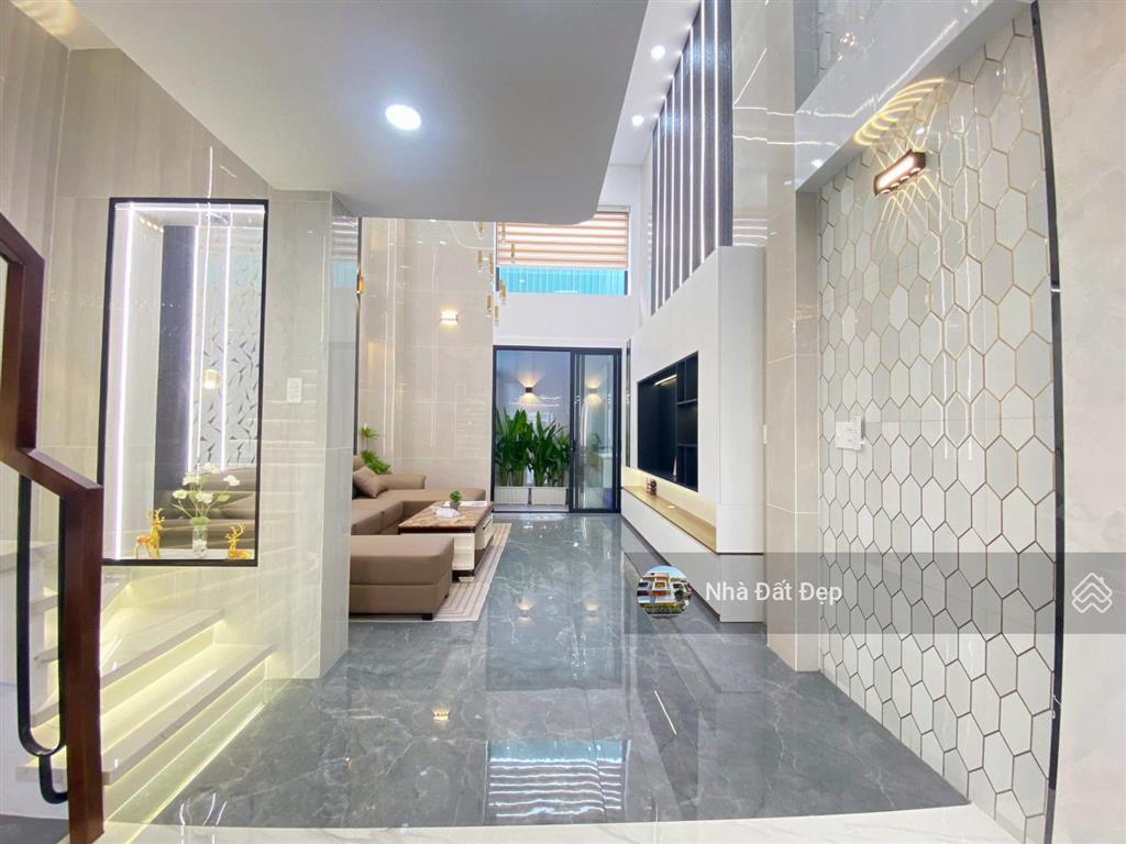 Nhà siêu đẹp 4,5 tấm, 4x14m đường nhựa 8m thông thoáng đồng bộ cao cấp khu tái định cư
