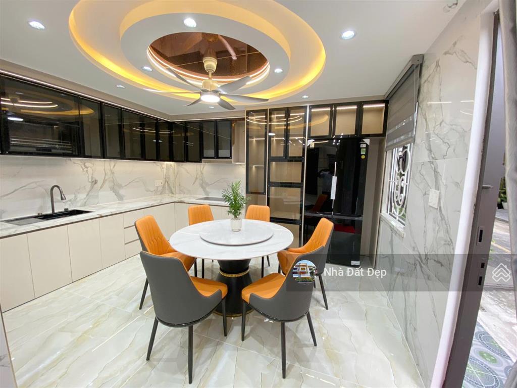 Nhà mới góc 2 mặt tiền có thang máy 5,5 tấm full nội thất 4,8x14m. đường nhựa 8m lê văn quới