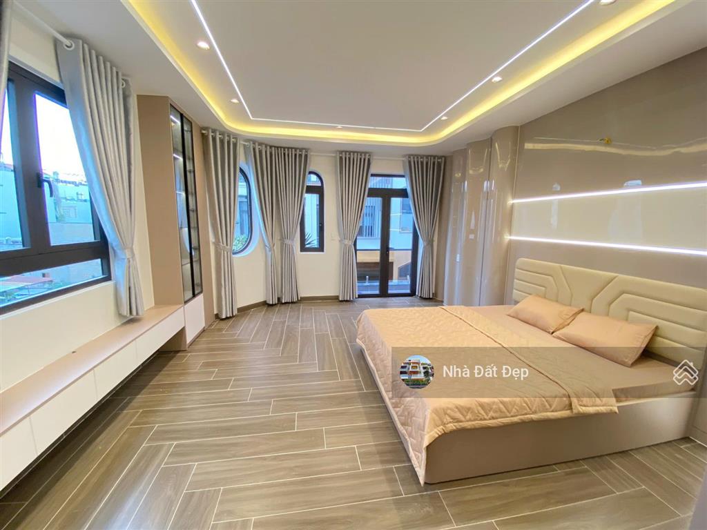 Nhà mới góc 2 mặt tiền có thang máy 5,5 tấm full nội thất 4,8x14m. đường nhựa 8m lê văn quới