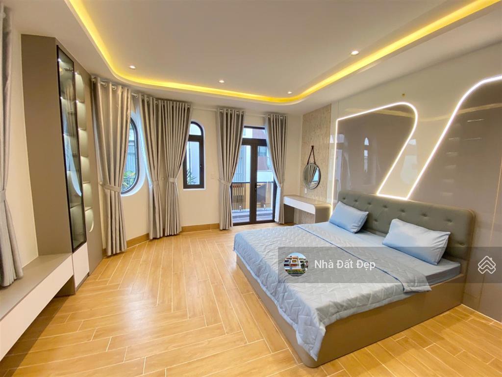 Nhà mới góc 2 mặt tiền có thang máy 5,5 tấm full nội thất 4,8x14m. đường nhựa 8m lê văn quới