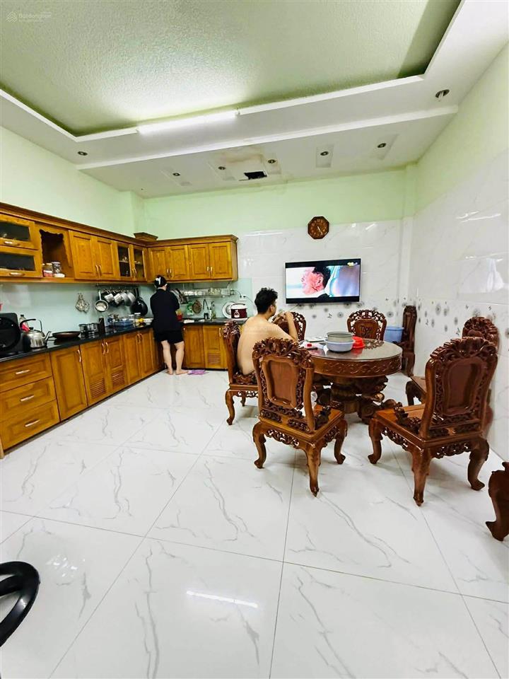 Chính chủ bán gấp nhà 3 tầng ngang 5m khu vip cv làng hoa. 85m2. đường 8m. nhỉn 9ty