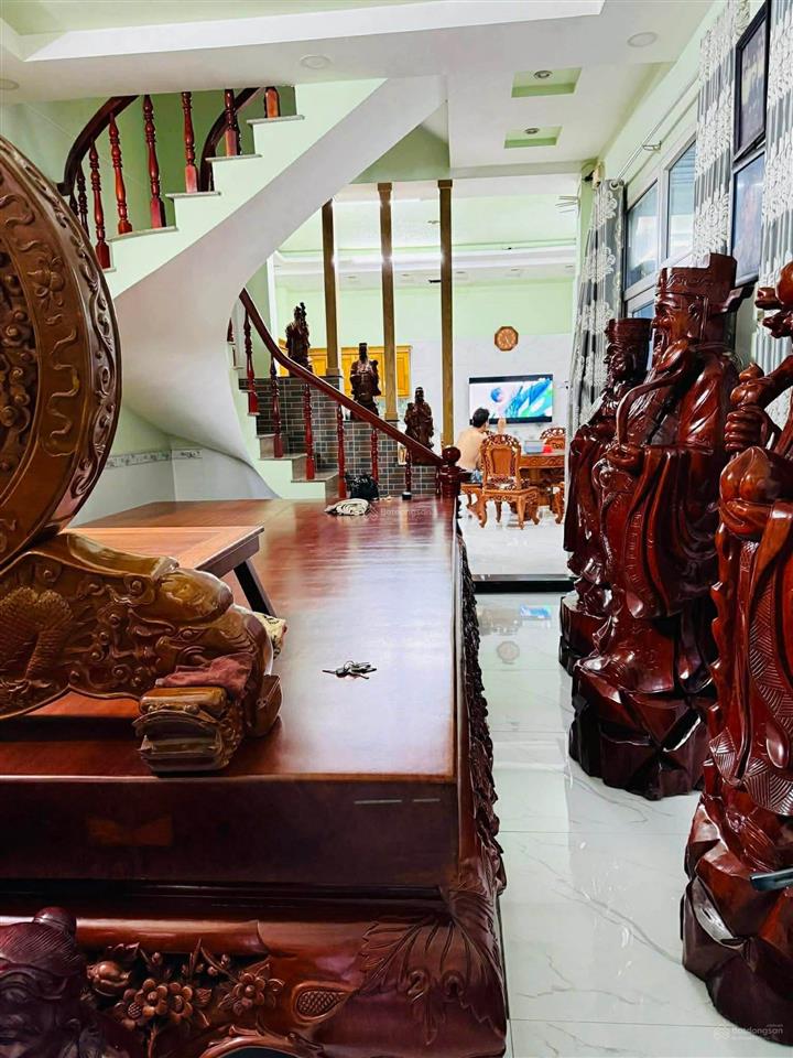 Chính chủ bán gấp nhà 3 tầng ngang 5m khu vip cv làng hoa. 85m2. đường 8m. nhỉn 9ty