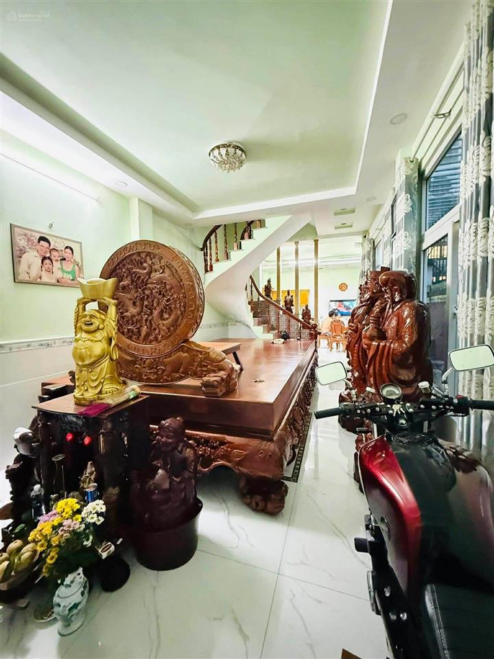 Chính chủ bán gấp nhà 3 tầng ngang 5m khu vip cv làng hoa. 85m2. đường 8m. nhỉn 9ty