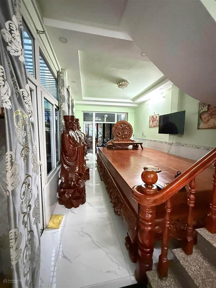 Chính chủ bán gấp nhà 3 tầng ngang 5m khu vip cv làng hoa. 85m2. đường 8m. nhỉn 9ty