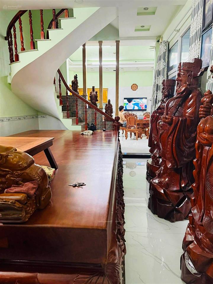 Chính chủ bán gấp nhà 3 tầng ngang 5m khu vip cv làng hoa. 85m2. đường 8m. nhỉn 9ty