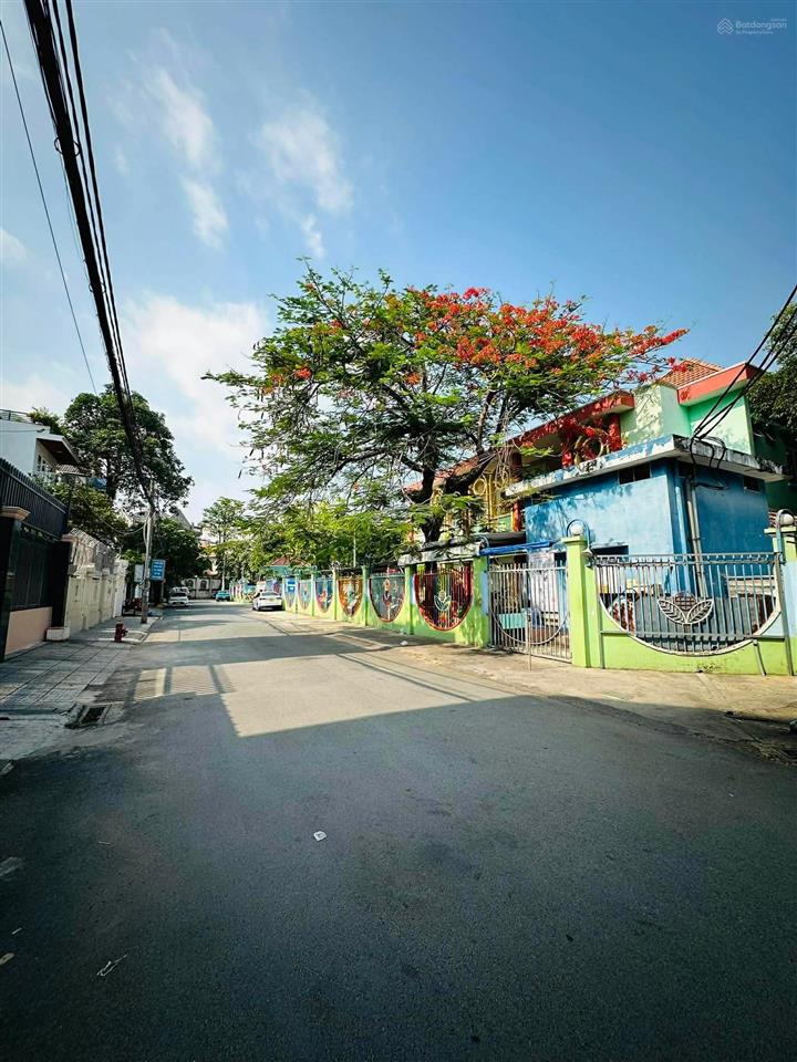 Chính chủ bán gấp nhà 3 tầng ngang 5m khu vip cv làng hoa. 85m2. đường 8m. nhỉn 9ty