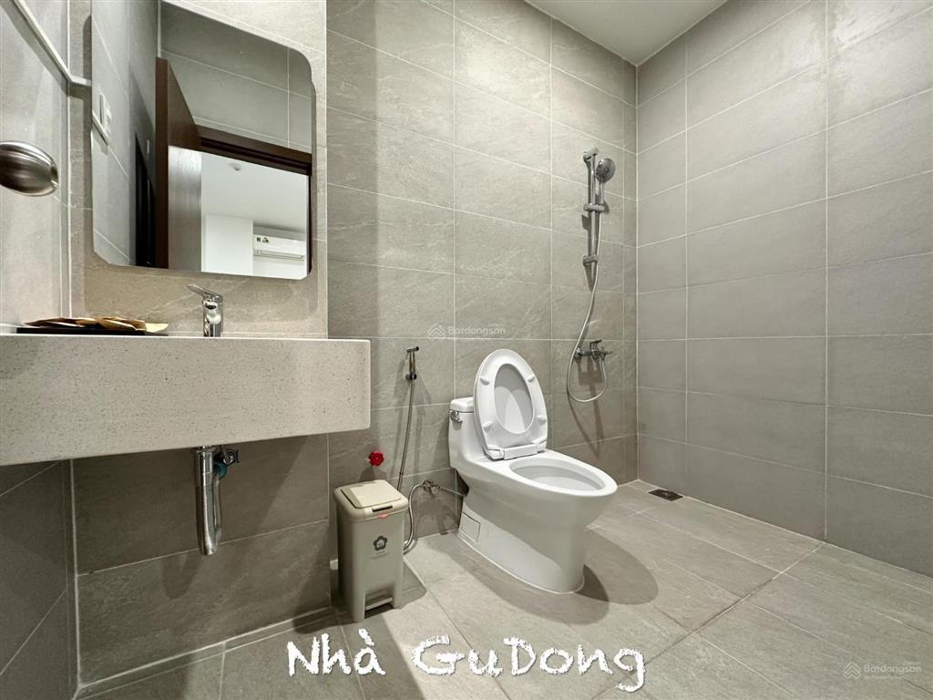 Cho thuê căn hộ 2pn gần vòng xoay lăng cha cả và công viên hoàng văn thụ