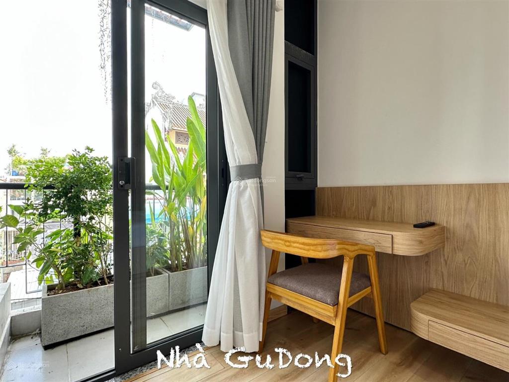 Cho thuê căn hộ 2pn gần vòng xoay lăng cha cả và công viên hoàng văn thụ