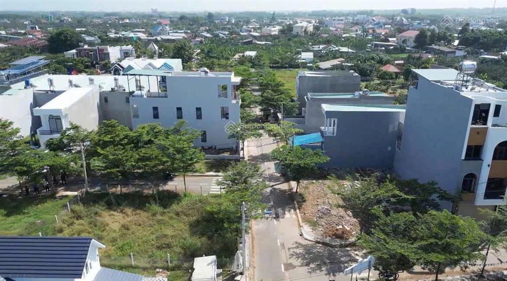 Chính chủ bán đất 2 mặt tiền đường lớn, đất liền kề gần sông đồng nai. sổ hồng riêng, 100% thổ cư