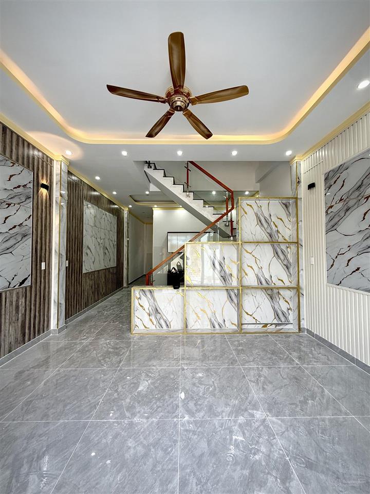 Chủ ngộp bank gửi bán căn nhà lầu 2 mặt tiền kinh doanh sổ riêng đường thông gần big c tân hiệp