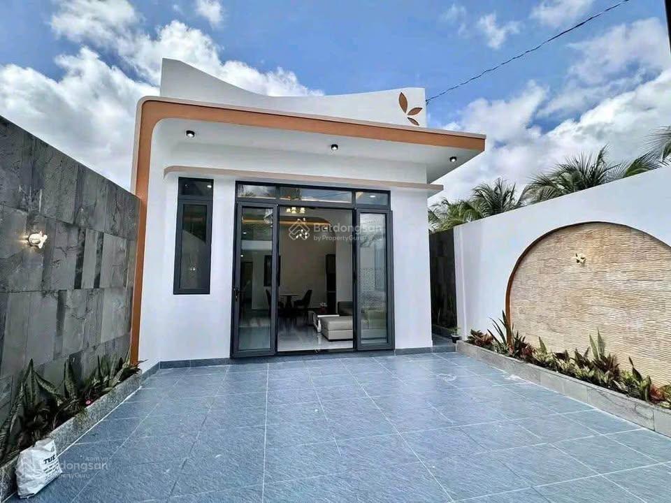 Kèo thơm xuất hiện !!! cần bán gấp căn nhà lầu sổ riêng, thổ cư 100% gần trạm thu phí bửu long