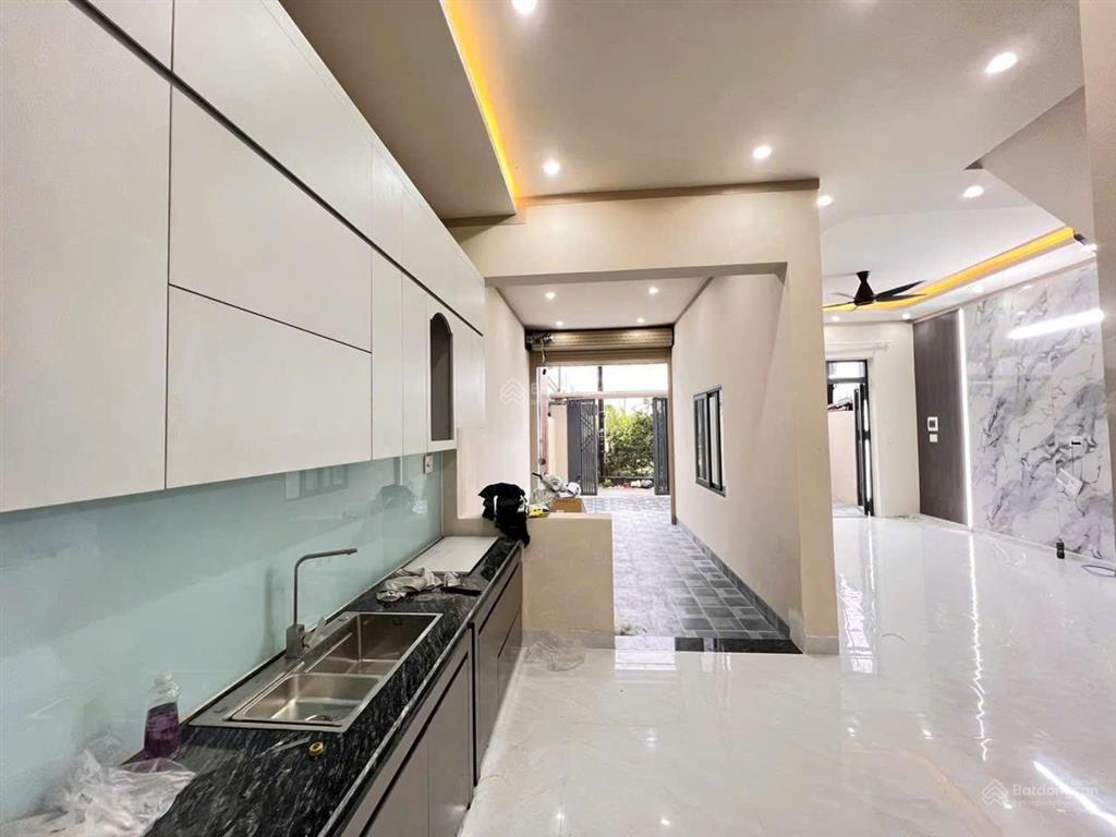 Chủ ngộp cần bán gấp căn biệt thự sổ riêng, thổ cư 100% gần cây xăng 75  trục đường đồng khởi