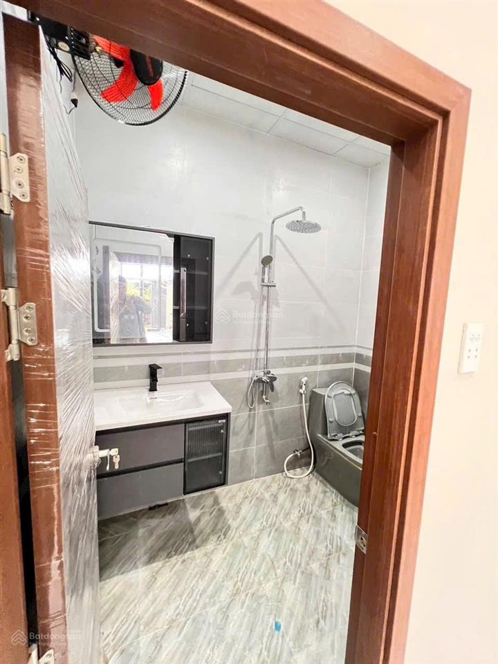 Chủ ngộp cần bán gấp căn biệt thự sổ riêng, thổ cư 100% gần cây xăng 75  trục đường đồng khởi