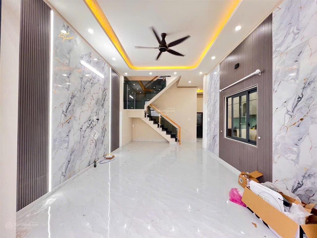 Chủ ngộp cần bán gấp căn biệt thự sổ riêng, thổ cư 100% gần cây xăng 75  trục đường đồng khởi