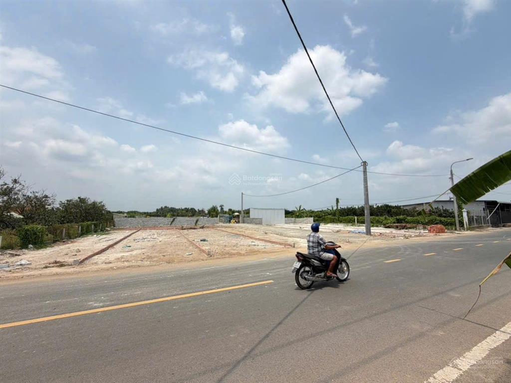 Cần bán lô góc 2 mặt tiền đường lớn hương lộ 9 ngay trường tiểu học tân triều  sổ riêng, thổ cư
