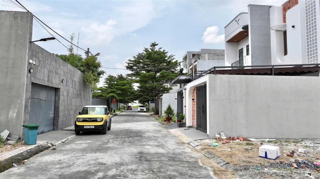 Bán lô góc 2 mặt tiền cực đẹp (dt 162,1m2) sổ riêng, thổ cư ngay chợ tân bình, ngã 4 tân triều