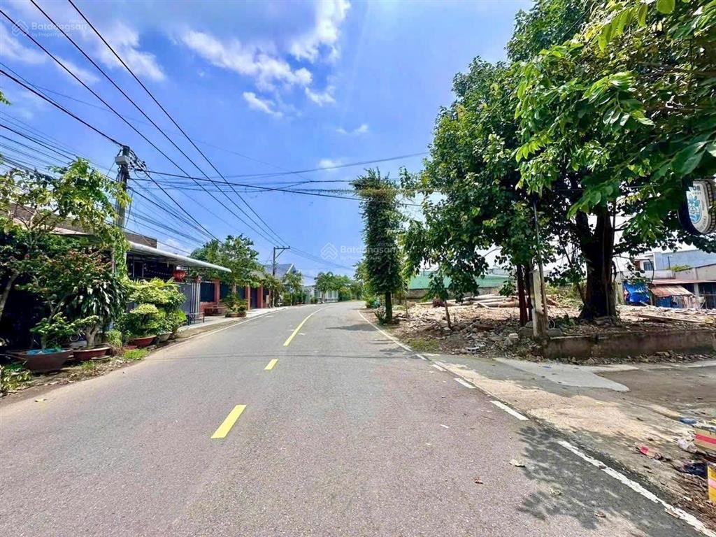 Siêu hiếm, bán lô góc 3 mặt tiền đường hương lộ 9, sổ riêng, thổ cư  600tr sang tên ngay
