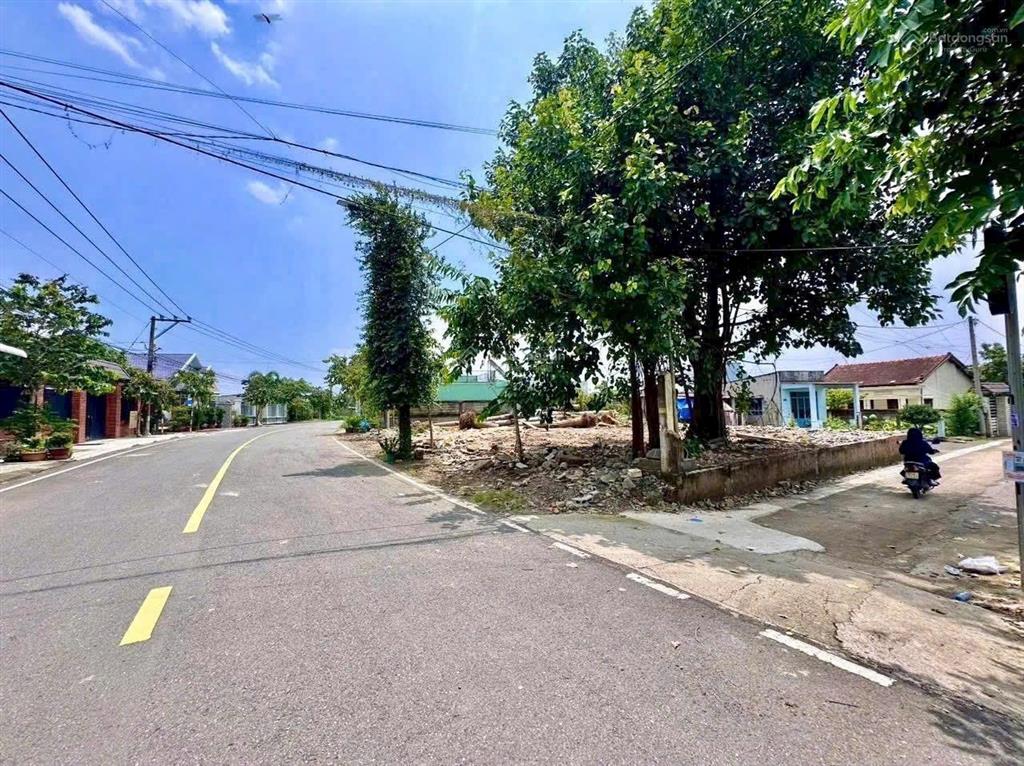 Siêu hiếm, bán lô góc 3 mặt tiền đường hương lộ 9, sổ riêng, thổ cư  600tr sang tên ngay