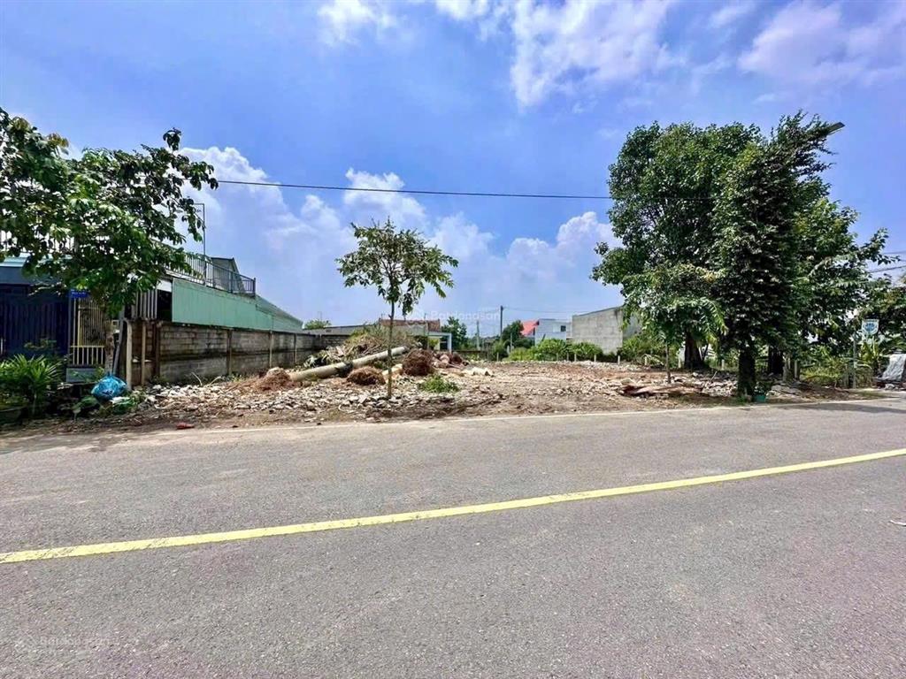 Siêu hiếm, bán lô góc 3 mặt tiền đường hương lộ 9, sổ riêng, thổ cư  600tr sang tên ngay