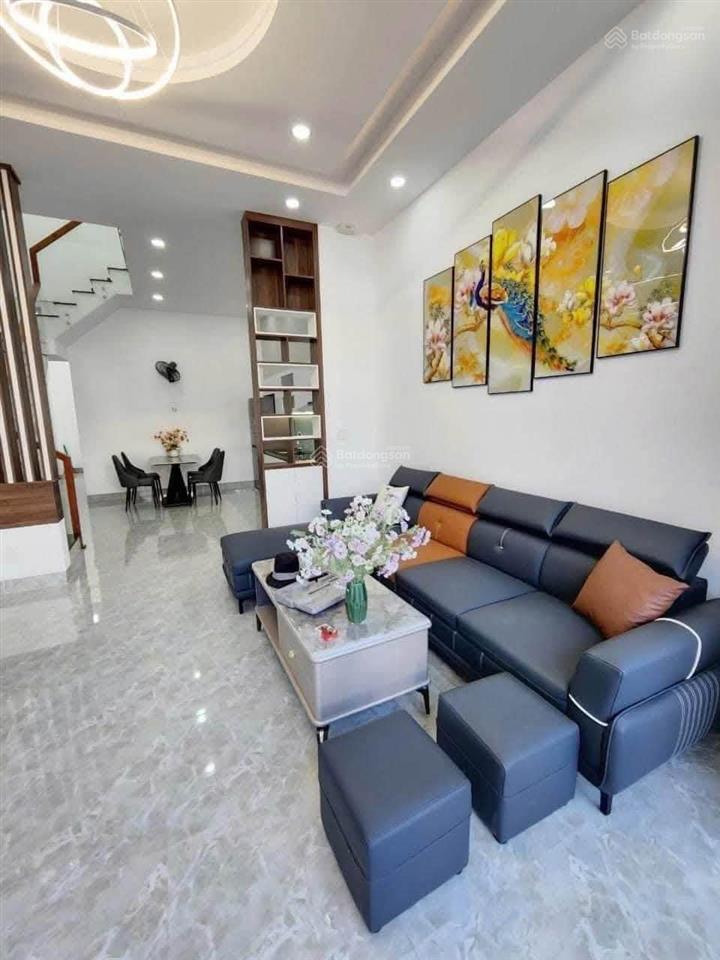 Ngộp lắm rồi! bán căn nhà lầu tặng đủ nội thất gần văn miếu trấn biên, đh lạc hồng  700tr sang tên