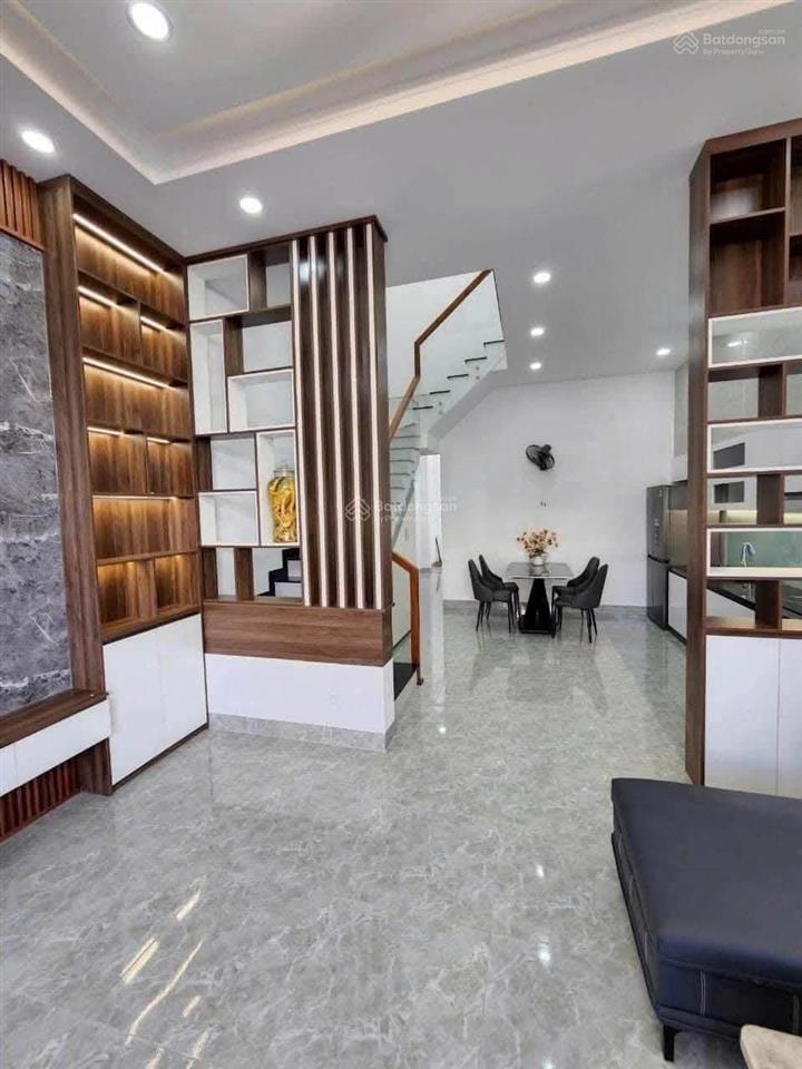 Ngộp lắm rồi! bán căn nhà lầu tặng đủ nội thất gần văn miếu trấn biên, đh lạc hồng  700tr sang tên