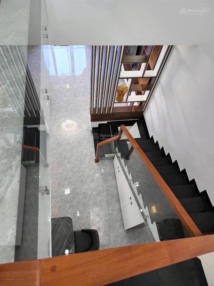 Ngộp lắm rồi! bán căn nhà lầu tặng đủ nội thất gần văn miếu trấn biên, đh lạc hồng  700tr sang tên