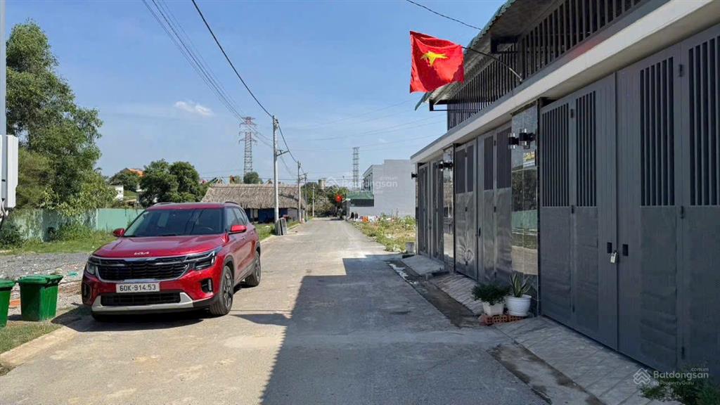 Chính chủ! bán căn nhà lầu trong kdc, đường rộng 20m gần sân golf long thành sổ riêng, 100% thổ cư