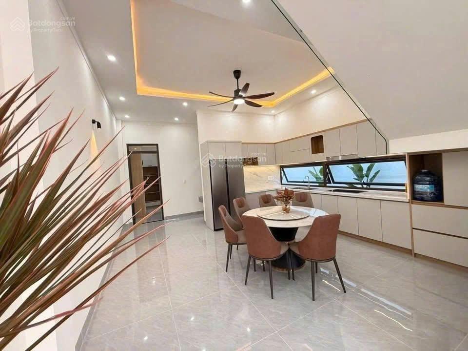 Chính chủ! bán căn nhà lầu trong kdc, đường rộng 20m gần sân golf long thành sổ riêng, 100% thổ cư
