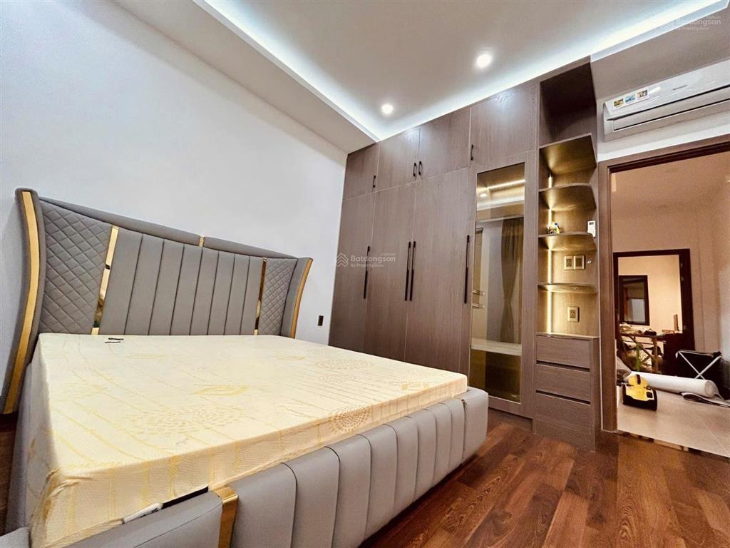 Cho thuê nhà mới đẹp, nội thất xịn, hẻm xe tải đường phạm văn bạch  p15  tân bình
