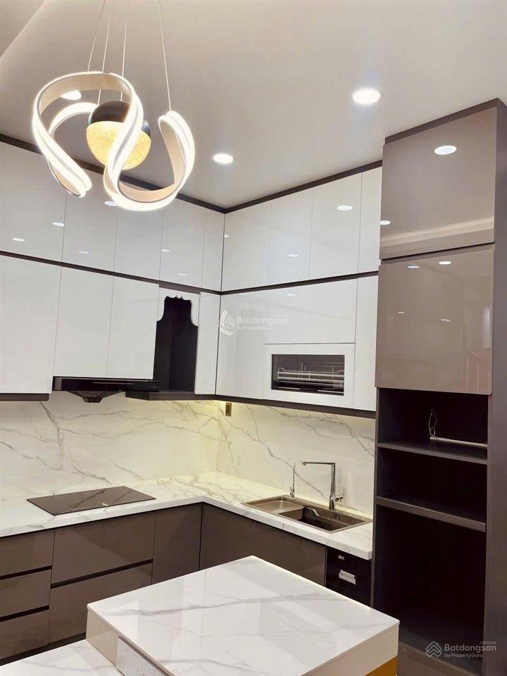 Cho thuê nhà mới đẹp, nội thất xịn, hẻm xe tải đường phạm văn bạch  p15  tân bình