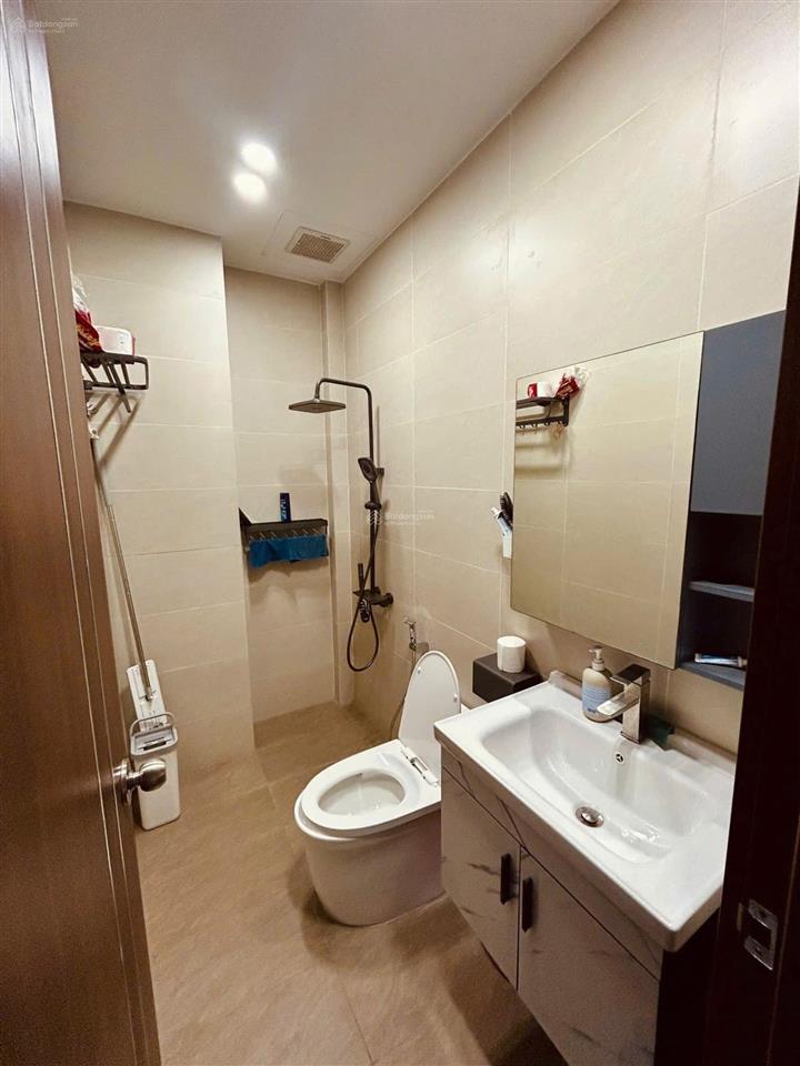 Cho thuê nhà mới đẹp, nội thất xịn, hẻm xe tải đường phạm văn bạch  p15  tân bình